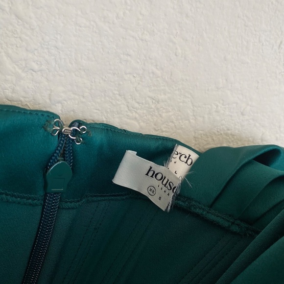House of CB  Loretta Emerald Green Satin Off‎ Shoulder Dress Size XS NWOT - Picture 8 of 12